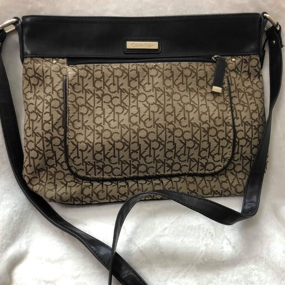 Calvin Klein Handbags - Calvin Klein - Signature crossbody bag